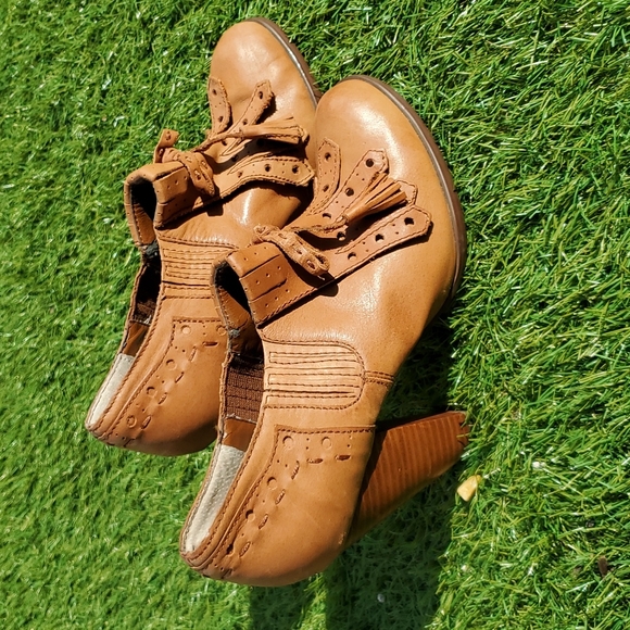 Seychelles Shoes - Leather Seychelles Ankle Booties Chunk Heel Size 8